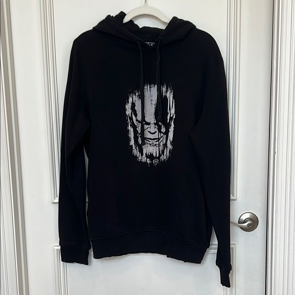 GUC Marvel Avengers Infinity Wars Thanos Face graphic hoodie. Size Large